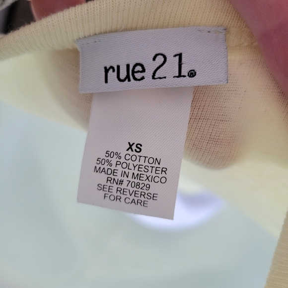 Rue21 XS Pale Yellow Short Sleeve Baby Tee T-shirt Pink Embroidered Graphic Y2K - Picture 6 of 6
